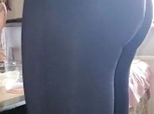 SDRUWS2 - Round butt in spandex showing pantylines